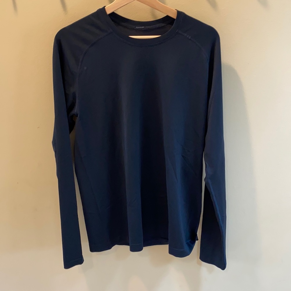 Men’s lululemon athletic top
